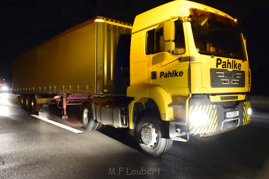 LKW Verfolgung A 3 Rich Oberhausen gestellt mit Nagelbrett Hoehe AS Koeln Dellbrueck P67.JPG - Miklos Laubert